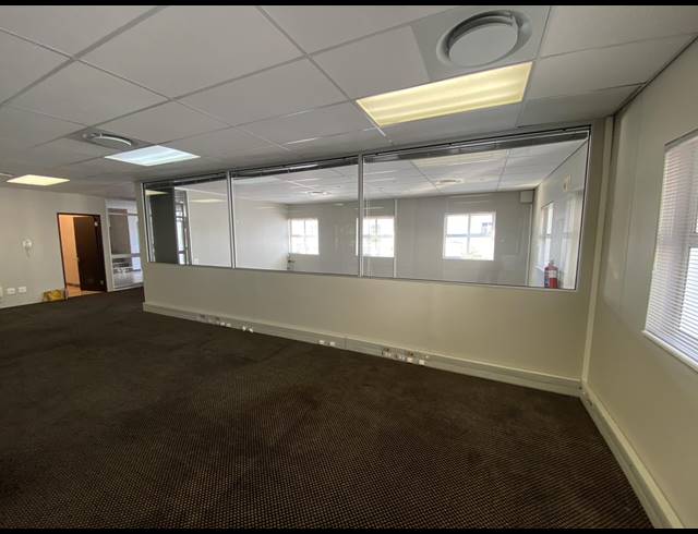 147M² OFFICE TO LET IN STEENBERG